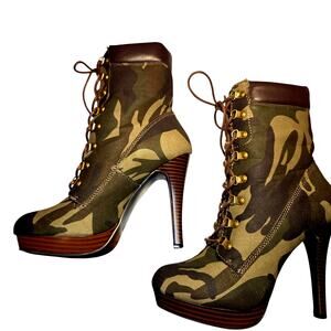 Shoedazzle 7.5 Camouflaged Women's Combat Boots 4 1/2 In. Heel Shoes Sillitoe